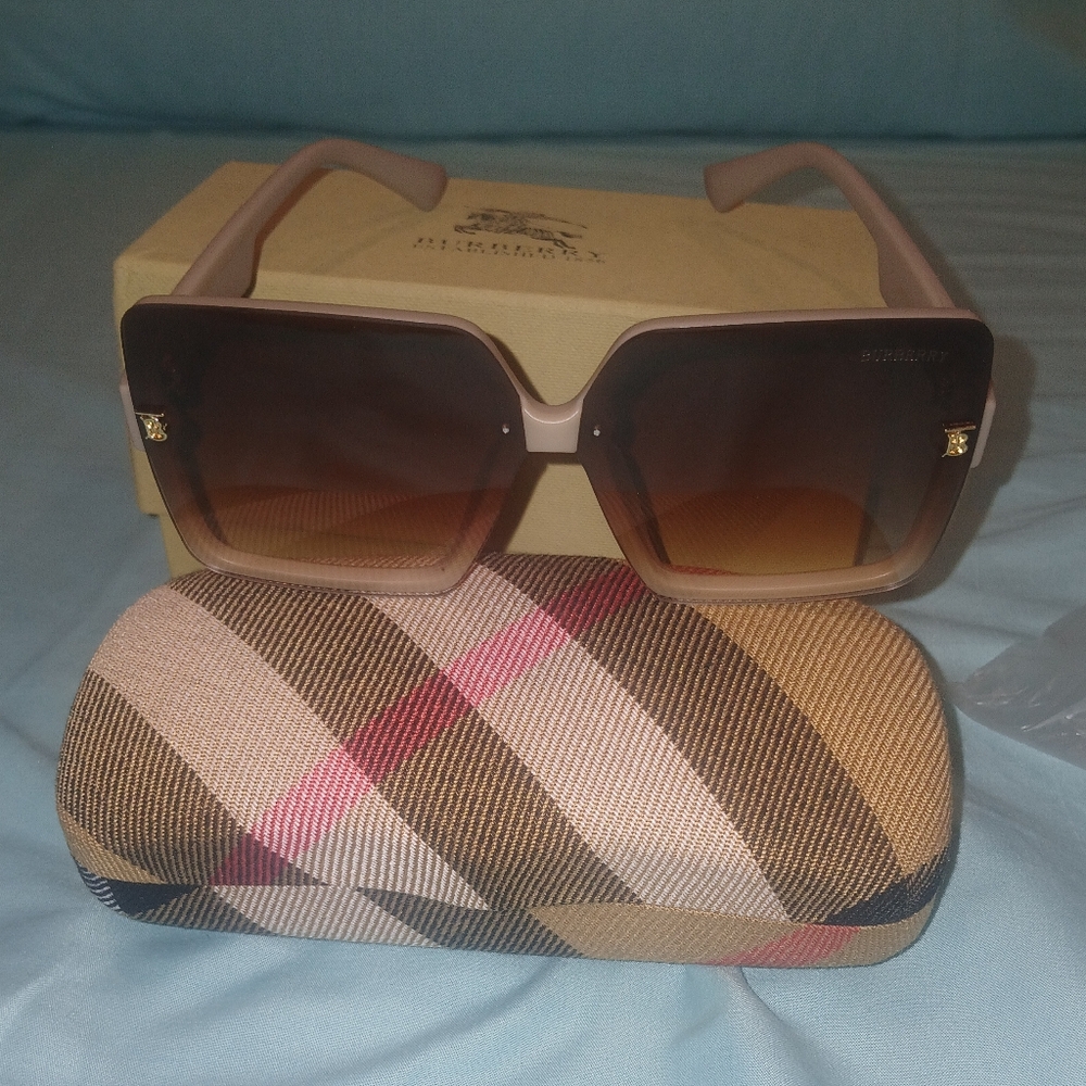 BURBERRY HAYDEN SUNGLASSES